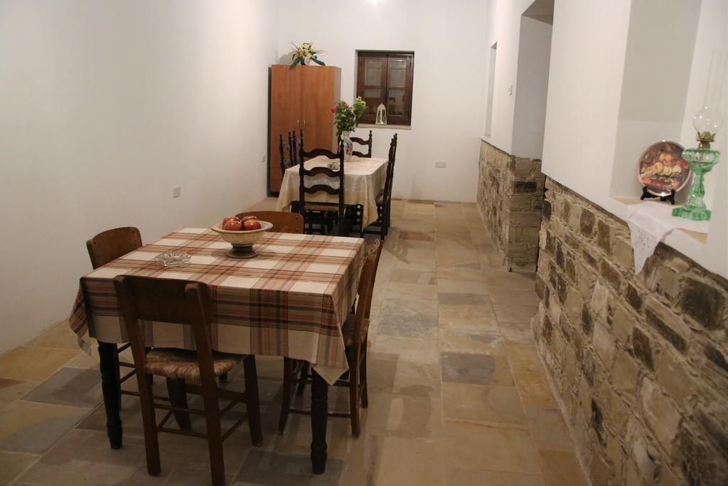 Villa Charoullas Traditional Mansion Alaminos Exterior foto